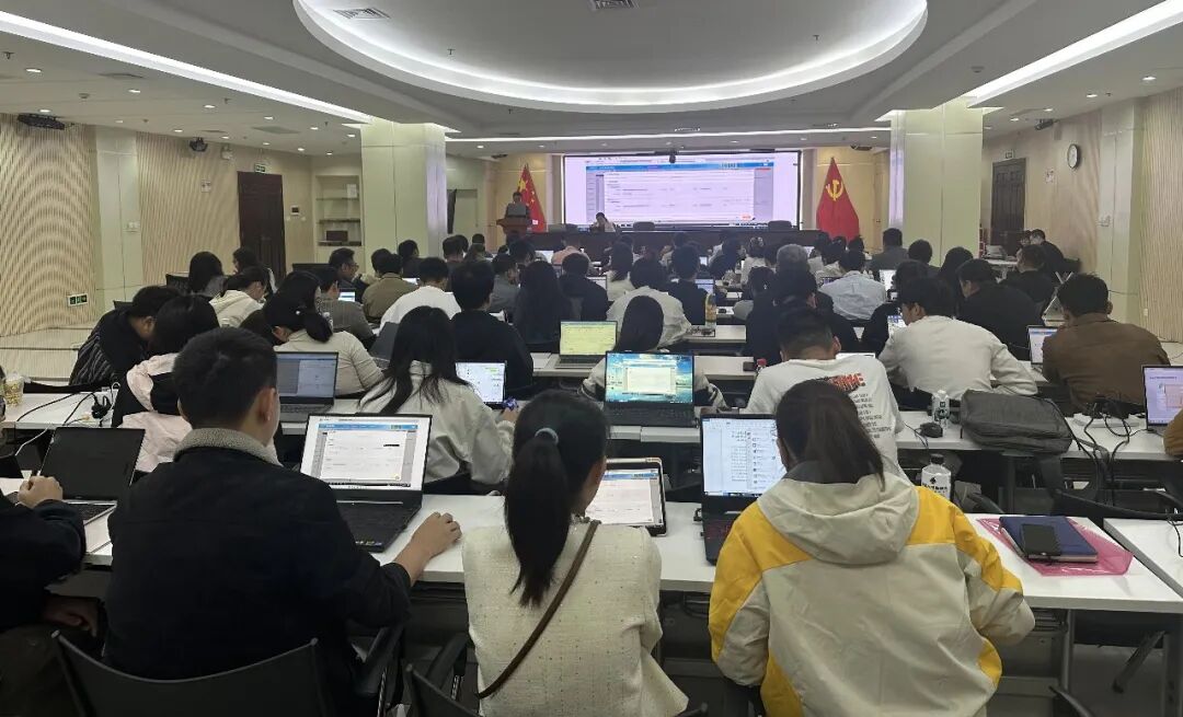 海南橡膠開展法務(wù)管理系統(tǒng)專題培訓(xùn)